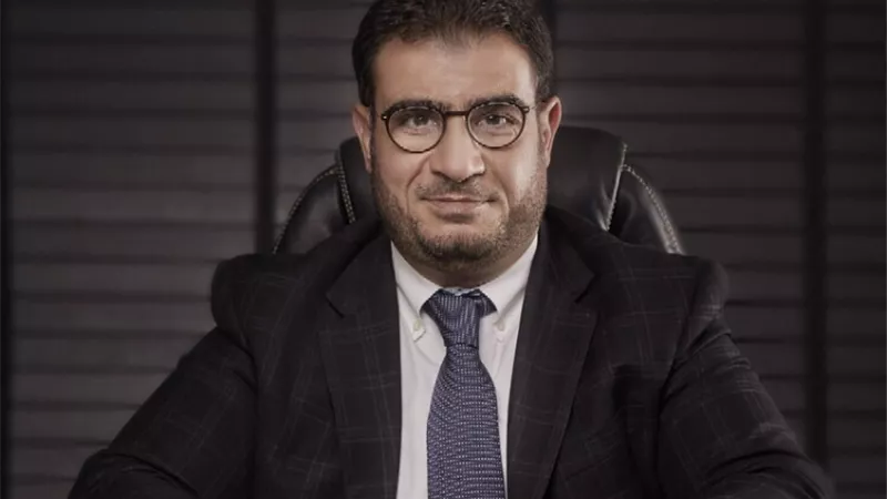 تراجع الدولار يدفع مصانع الحديد لتثبيت أسعارها 