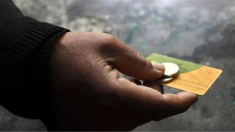 «العشوائية» تطيح بعدد كبير من البطاقات التموينية 