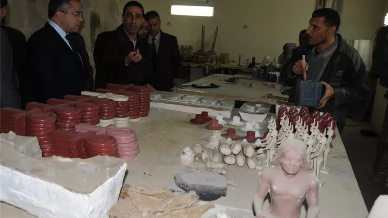 وزير الآثار يتفقد أسوار «القلعة».. ويسمع مطالب الحرفيين