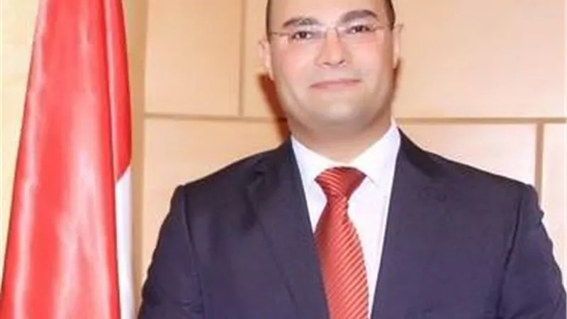 «مصرفي»: تغطية الطلب على الدولار تقضي على «السوق الموازية» 