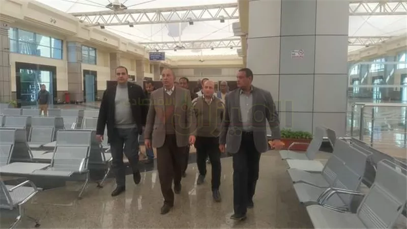 بالصور.. محافظ البحر الأحمر يتفقد ميناء سفاجا البحري
