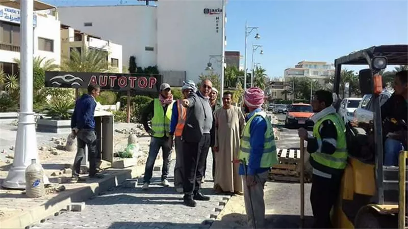 محافظ البحر الأحمر يتابع أعمال تطوير طريق الماريوت بالغردقة