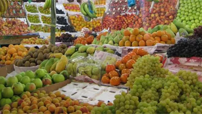 الفاكهة تواصل ارتفاعها.. والفراولة بـ 9 جنيهات