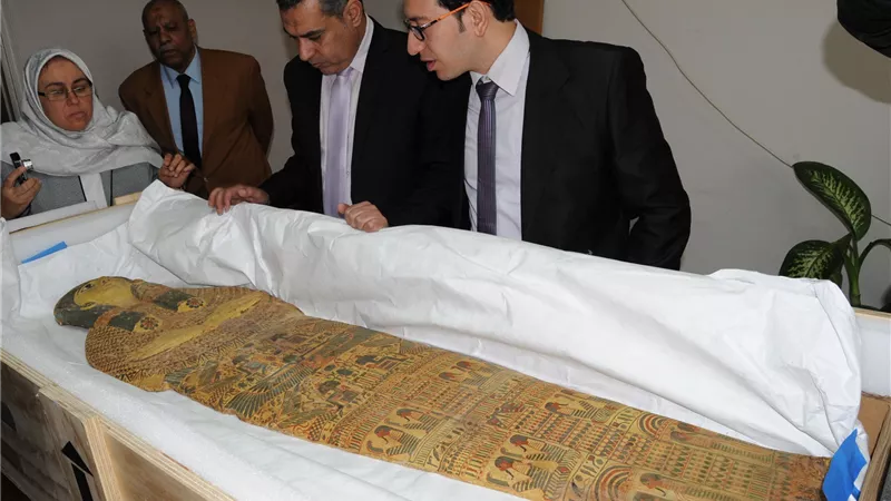 بالصور.. «الآثار» تتسلم أربع قطع أثرية بعد استعادتها من أمريكا