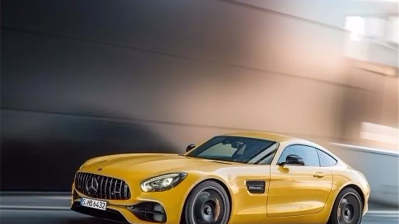 «مرسيدس» تستعرض سيارتها الجديدة «AMG GT»