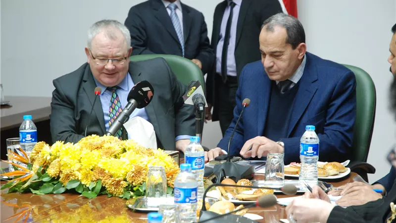 وزير الزراعة يبحث مع رئيس البرلمان الأيرلندي سبل التعاون بين البلدين