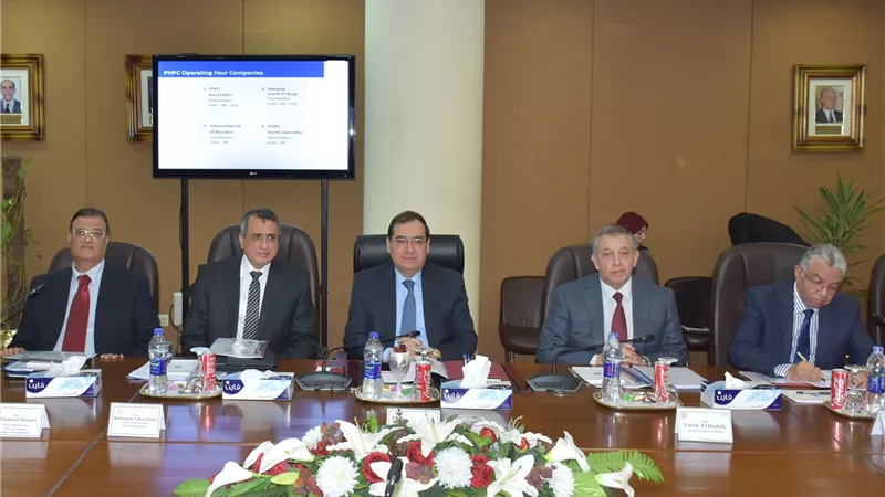 وزير البترول: نجحنا في منع أزمات 