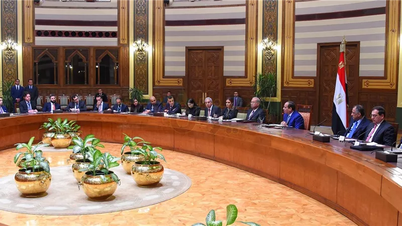 بالصور..رسائل «السيسي» بالمؤتمر الاستثماري لـ«هيرميس».. تذليل العقبات أمام المستثمرين..تحقيق النمو وخلق فرص العمل..ويؤكد:جادون فى مواجهة المشكلات التي عانى منها الاقتصاد المصري لعقود 