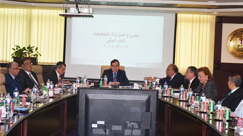 وزير البترول يعتمد الموازنة التخطيطية للقابضة للبتروكيماويات 