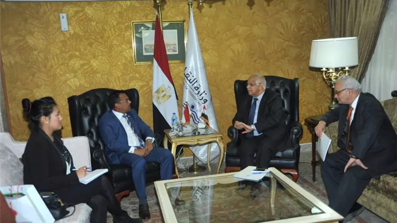 «النقل» تبحث مساهمة سنغافورة في إعداد مخطط استراتيجي للموانئ المصرية 