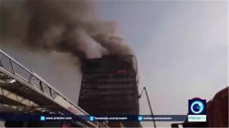 بالفيديو.. مقتل 20 عنصر إطفاء تحت أنقاض برج «بلاسو» بايران