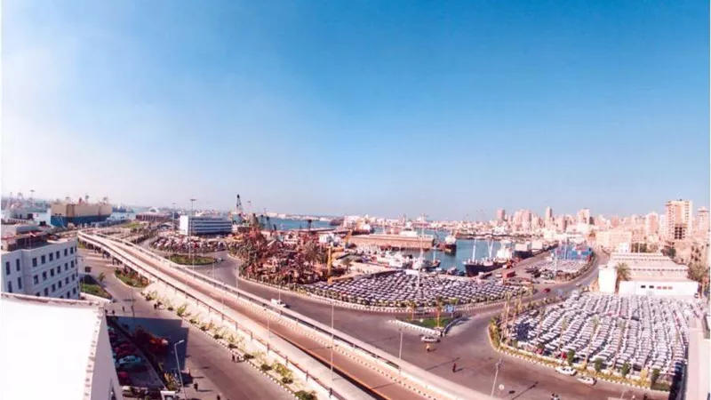نشاط في حركة «السفن والشاحنات» بميناء الاسكندرية 