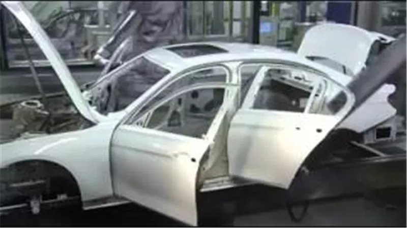 شاهد.. مراحل تصنيع سيارة «Bmw»