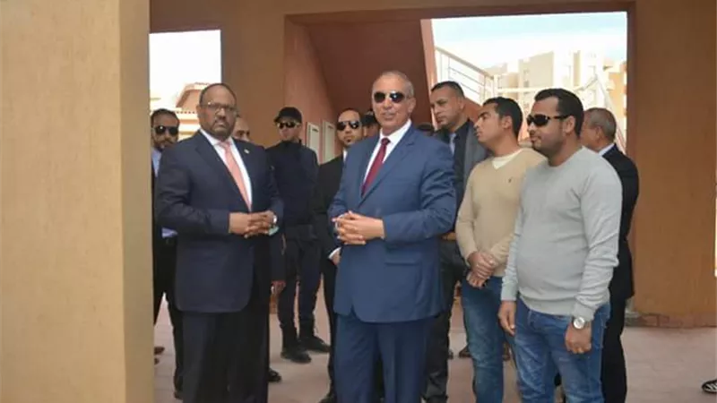 محافظ البحر الأحمر وسفير الإمارات يتفقدان مشروع «الـ2520 وحدة سكنية» بالغردقة 