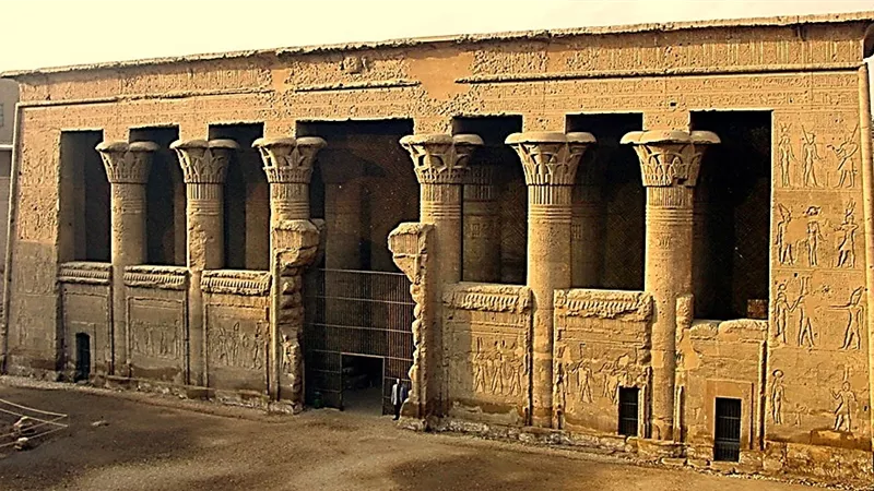 «الآثار»: «معبد إسنا» بالأقصر يحتاج 6 أشهر مدة 