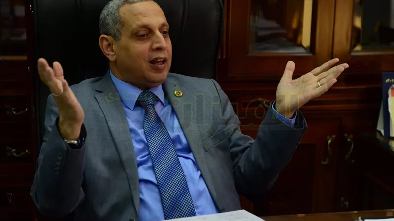 إحباط محاولة تهريب أحذية رياضية في سيارة نقل أموال