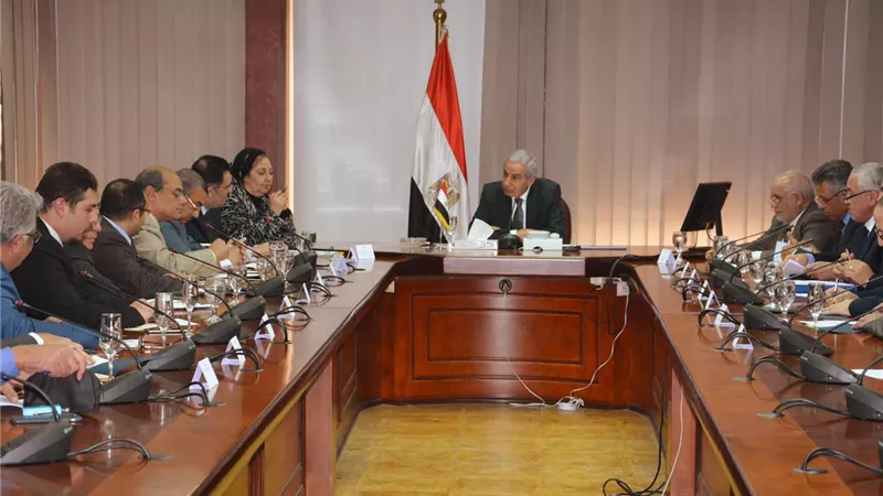 شعبة المستلزمات الطبية تطالب بالإفراج عن المواد الخام