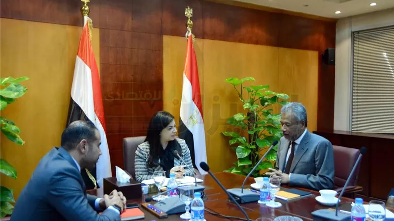 «الاستثمار» تبحث الاستفادة من التجربة الماليزية 