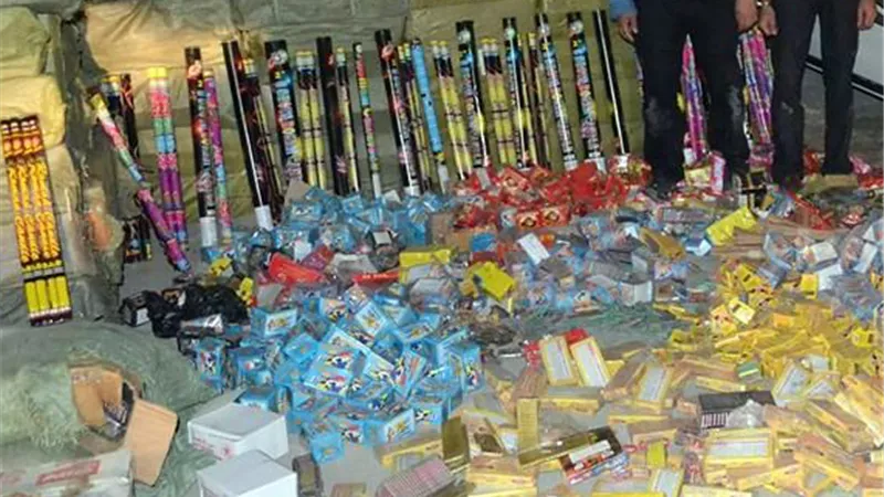 إحباط تهريب 19 طن شماريخ وألعاب النارية بجمارك الإسكندرية