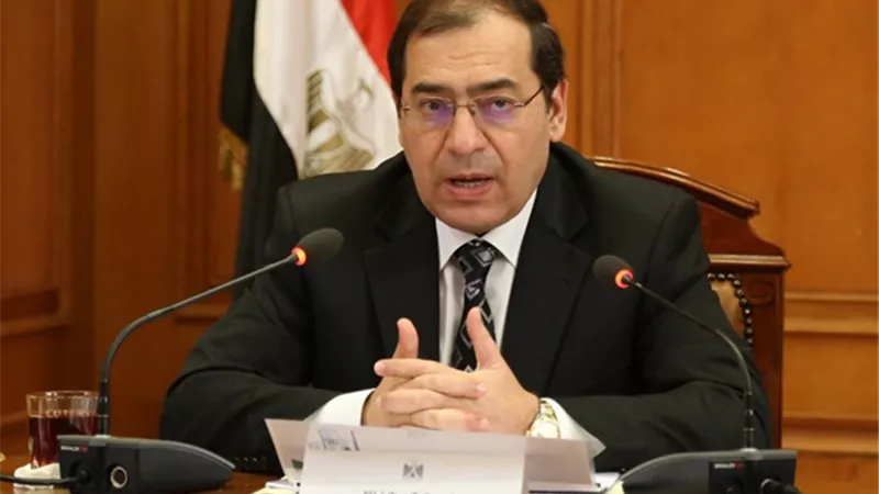 وزير البترول يتفقد مشروعات الإسكندرية للتكرير والبتروكيماويات