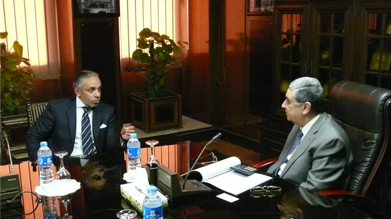 وزير الكهرباء يستقبل السفير المصري الجديد بالعراق 