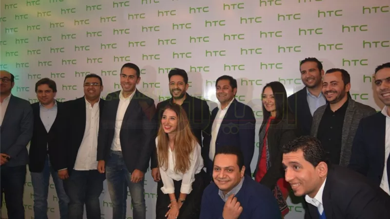 بالصور | «حماقي» يحتفل مع «HTC» بإطلاق هواتفها الجديدة