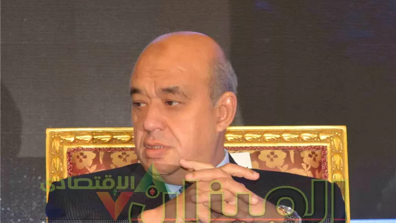 مصدر: وزير السياحة مستمر في منصبه