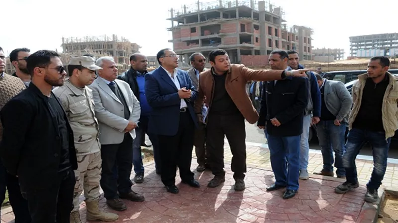 «وزير الإسكان» يوجه بسرعة توصيل المرافق لمشروع «بيت الوطن»
