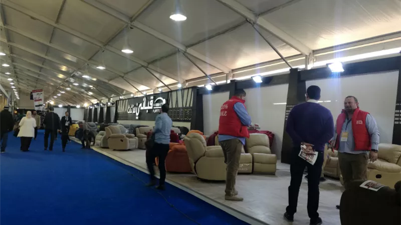 رواد «فيرنكس» يطالبون بمد فترة المعرض