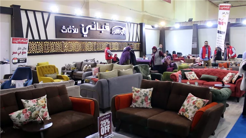 بالفيديو والصور..جولة داخل «فيرنكس للأثاث» بأرض المعارض