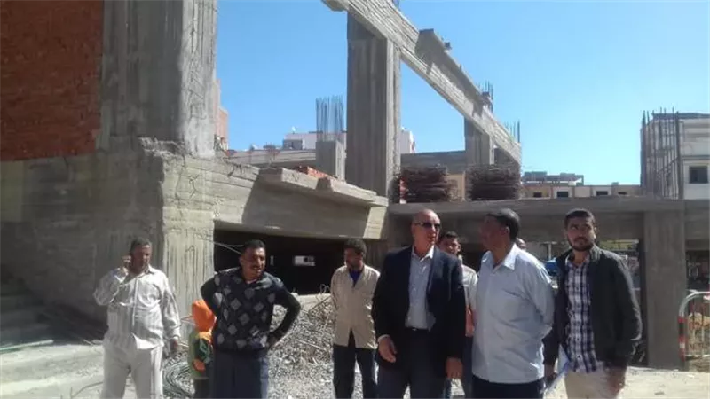 محافظ البحر الأحمر يتابع إنشاءات مسجد الدهار بالغردقة 