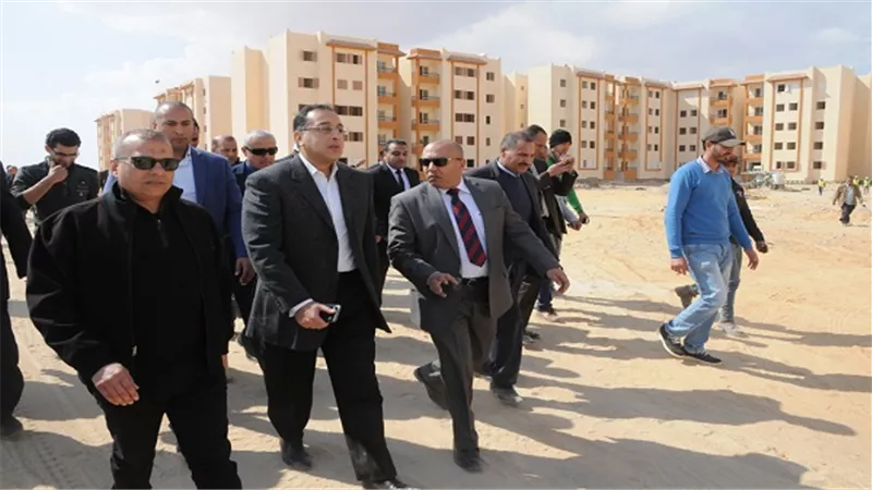 بالصور| وزير الإسكان يتفقد تنفيذ 5000 وحدة بـ«السادات»