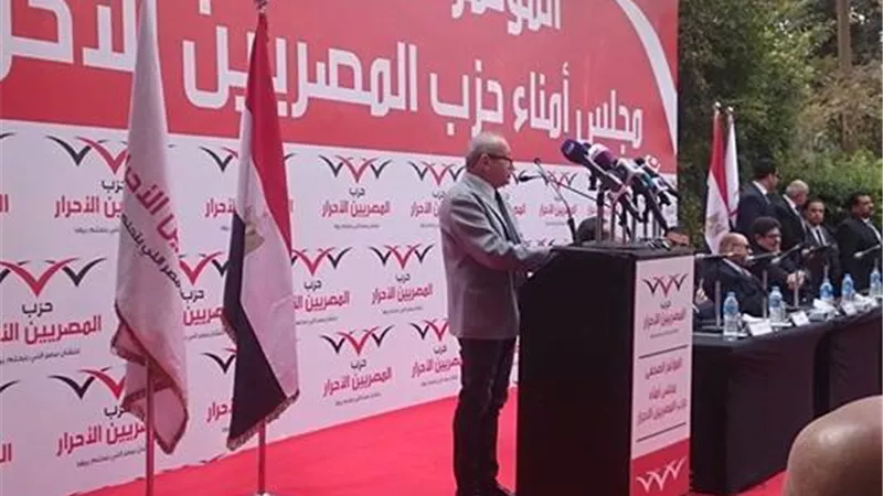 «ساويرس»: قيادة المصريين الأحرار «انحرفت»