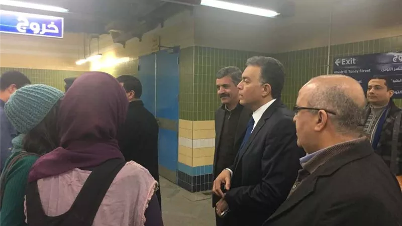 بالصور.. وزير النقل الجديد يتفقد عدداً من محطات الخط الثالث للمترو 