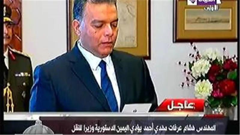 شاهد.. وزير النقل يؤدي اليمين الدستورية أمام الرئيس السيسي