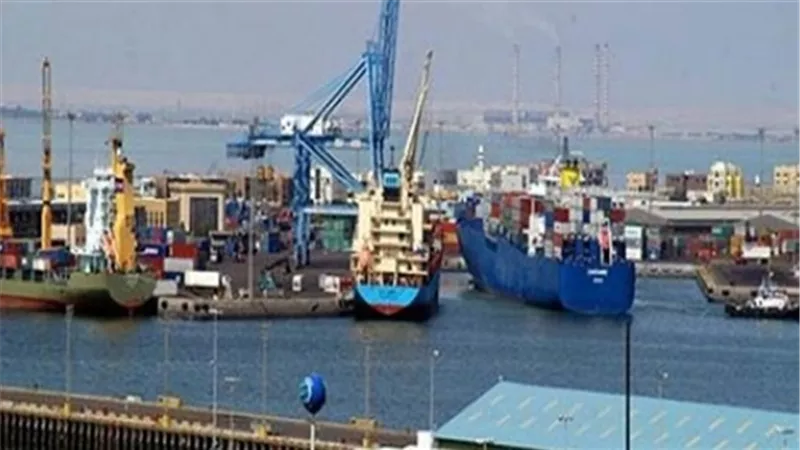 انتظام عمليات الشحن والتفريغ بميناء الإسكندرية 