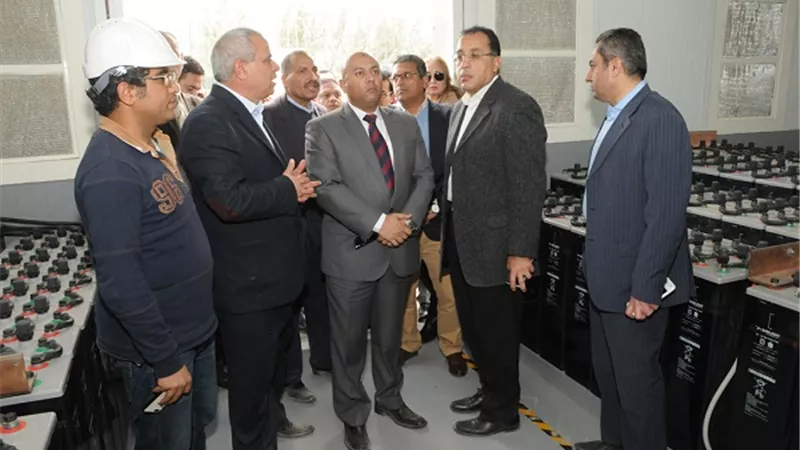 وزير الإسكان يُعنّف مدير محطة مياه الفسطاط لسوء نظافتها