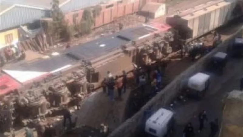 غضب وزير النقل بعد انقلاب قطار بالدقهلية 