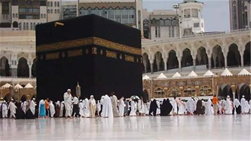  خبير سياحى: أرقام وهمية تلاحق العمرة