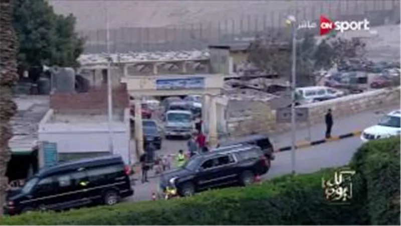 شاهد.. لحظة وصول ميسي لزيارة الأهرامات