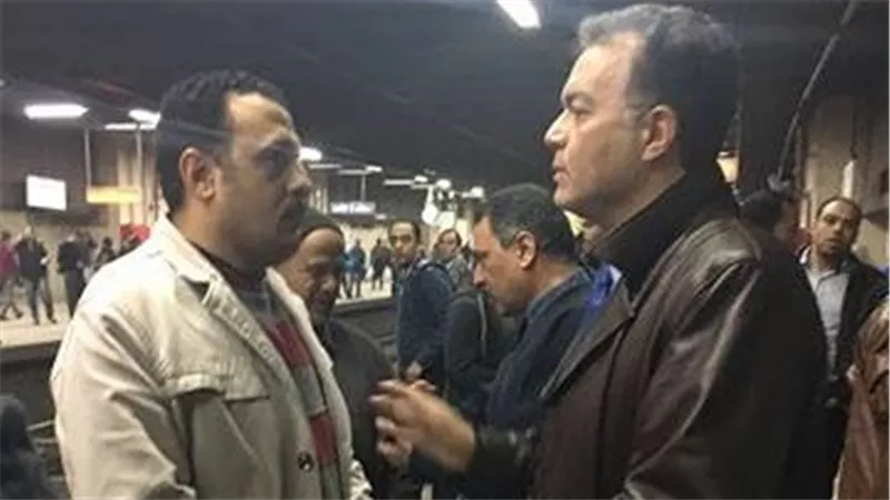 بالصور.. وزير النقل في زيارة مفاجئة لمحطة مترو السادات 