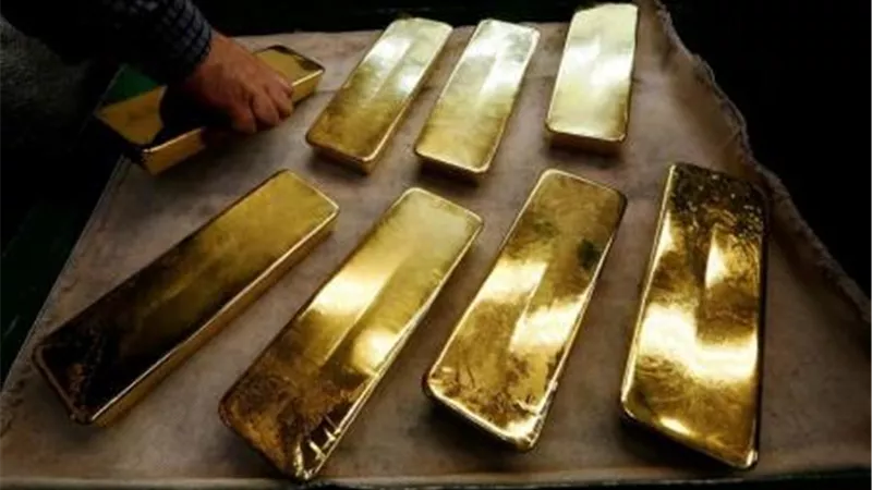 الذهب يرتفع لأعلى مستوى في 3 أشهر ونصف مع تراجع الدولار