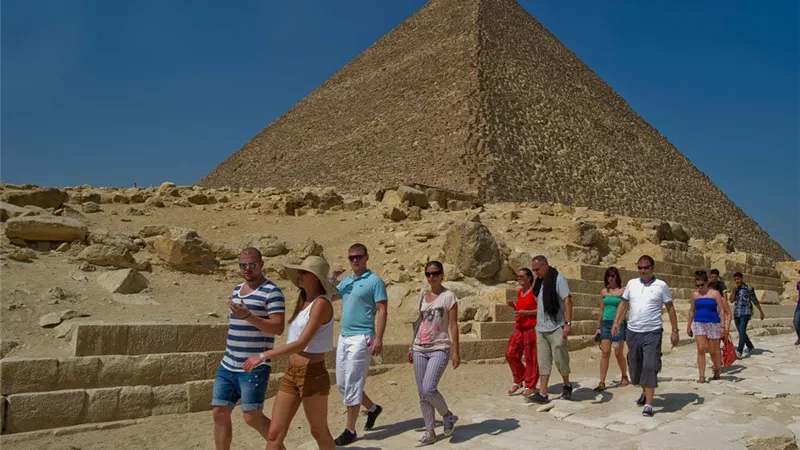 الحكومة تؤجل قرار زيادة تأشيرة دخول السائحين لأول يوليو