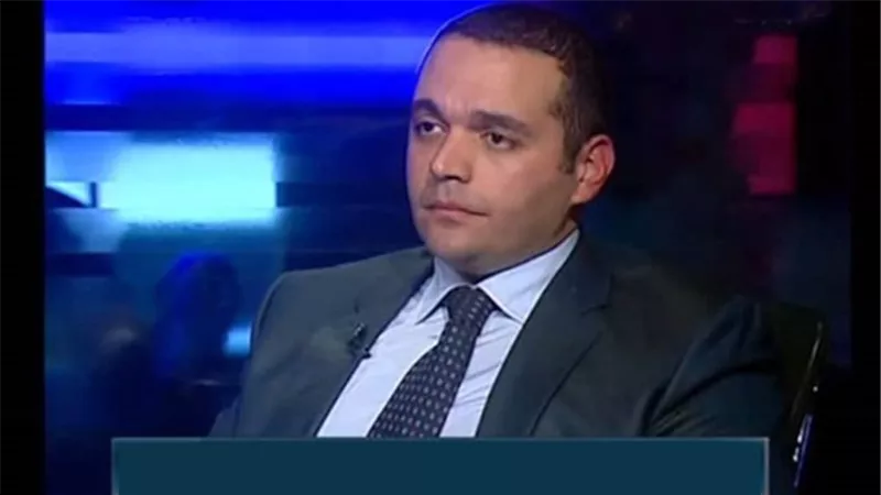 نافع: المعروض الدولاري بالبنوك محدود.. وعودة السوق السوداء «واردة»