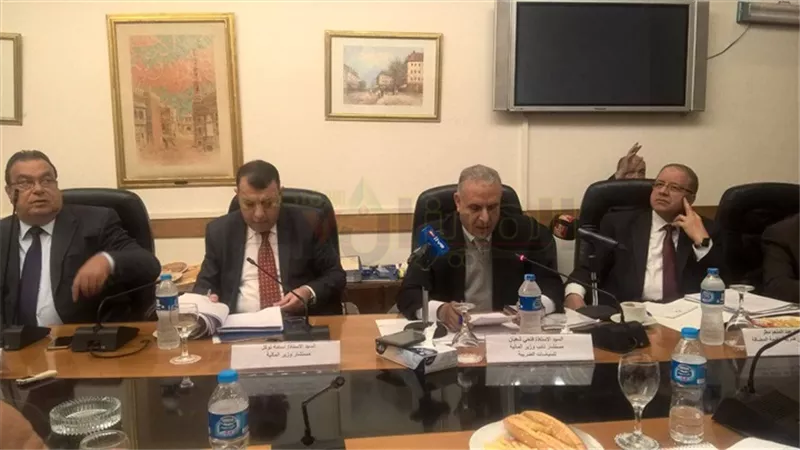 «المالية» تعد الصناع بحل المشكلات الضريبية.. واللائحة التنفيذية لـ«القيمة المضافة» خلال أسابيع.. «يوسف»: اتفاق لفرض ضريبة على الأفلام المسروقة.. و«شعبان»: 1.3 مليار جنيه حصيلة إنهاء 200 نزاع 