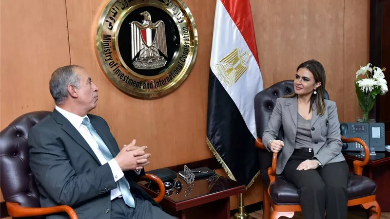 وزيرة الاستثمار تبحث مع المحافظ عقد مؤتمر استثماري في البحر الأحمر