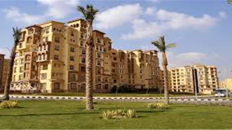 «الإسكان» في خدمة العاملين بالخارج.. توفير أراضي ووحدات والدفع بالدولار.. و8 شروط للحصول على شقق الوزارة