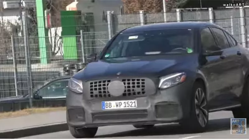  بالفيديو.. اختبارات مرسيدس «GLC 63» بالطرق العامة