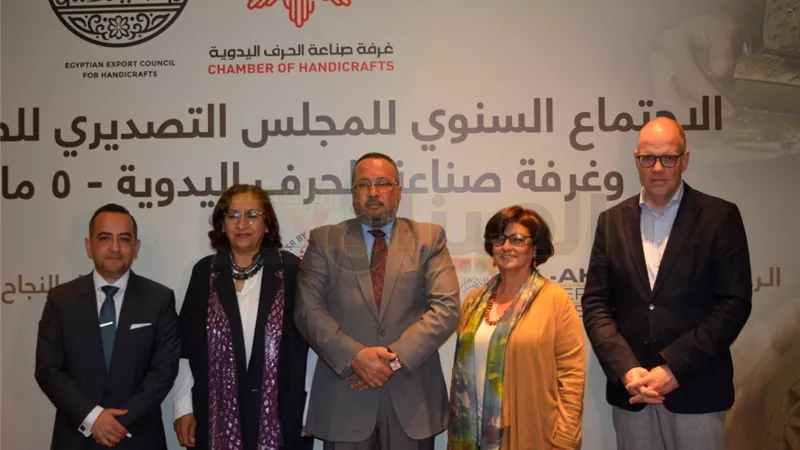 بالصور.. توقيع بروتوكول بين «الصناعات» و«الحرف اليدوية» 