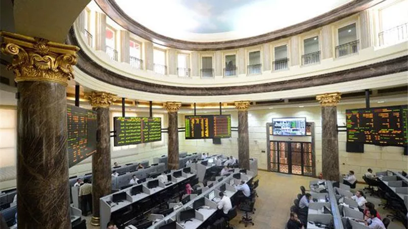 «الأخضر» يكسو مؤشرات البورصة من جديد.. «EGX30» يلامس 12500 نقطة.. و«السوقى» يربح 9.8 مليار جنيه.. «بنك الكويت الوطنى» أكثر الأسهم ارتفاعًا.. وتوقعات باستهداف مستوى 13200 نقطة قريباً